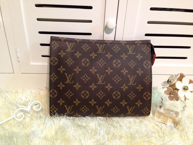 Louis Vuitton monogram canvas toiletry pouch 19 M47544 