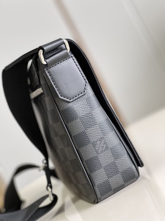 Louis vuitton original damier graphite district messenger bag N42710