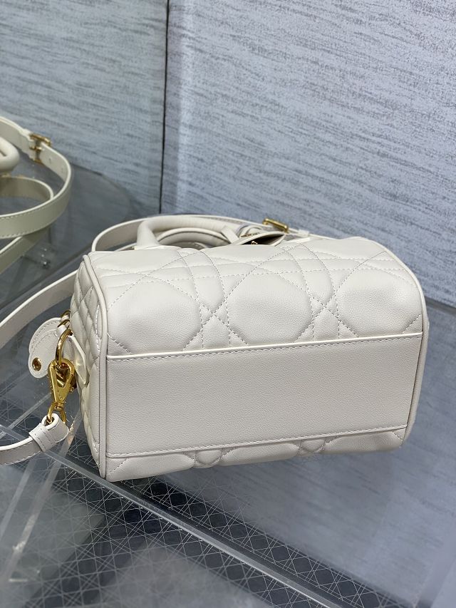 Dior original calfskin groove 20 bag M1364 white