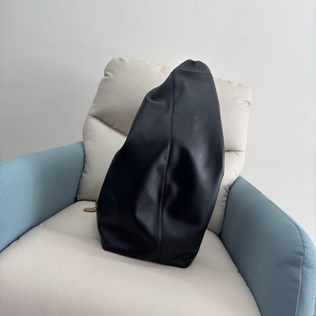 Loewe original lambskin large squeeze bag A914Q35 black