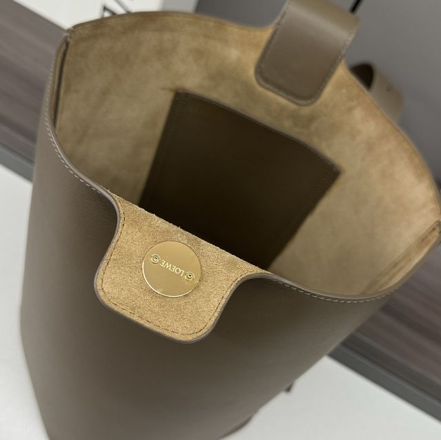 Loewe original calfskin medium pebble bucket BBMX02 grey