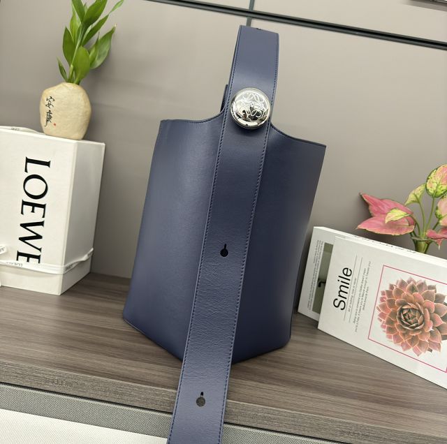 Loewe original calfskin medium pebble bucket BBMX02 navy blue