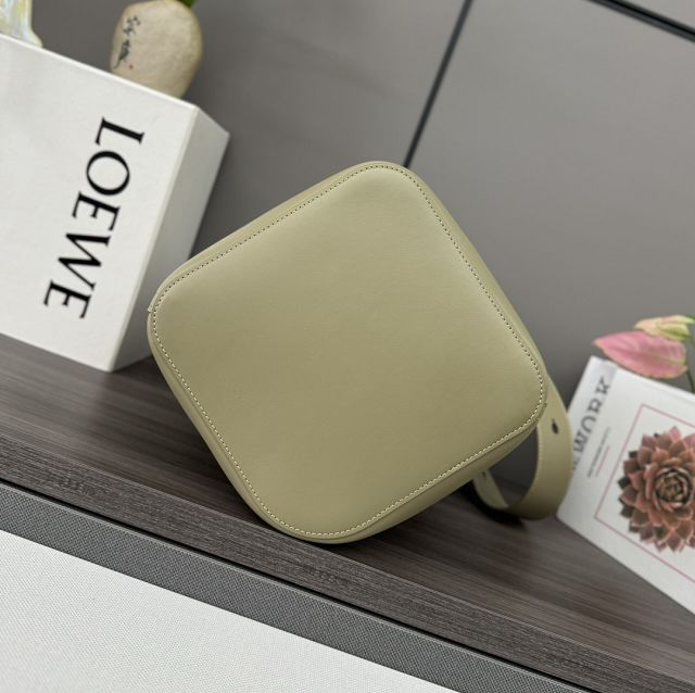Loewe original calfskin medium pebble bucket BBMX02 olive