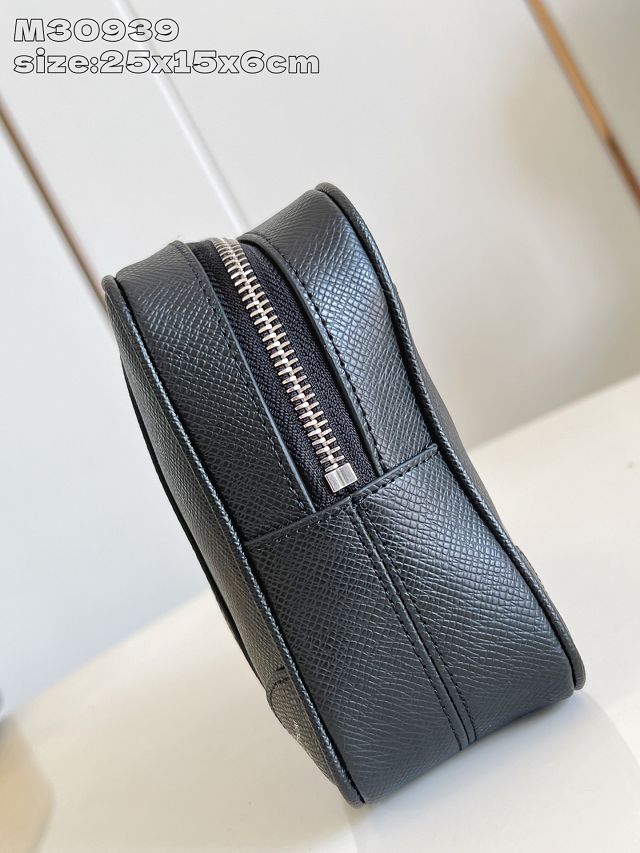 Louis vuitton original taiga leather pochette kasai M30939 black