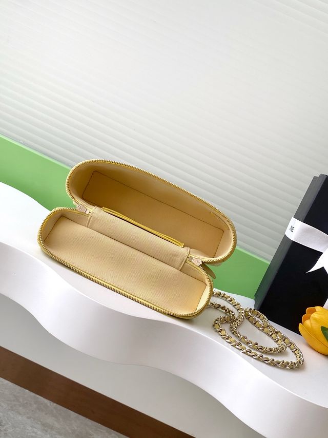 CC original grained calfskin vanity with chain AP4385 yellow