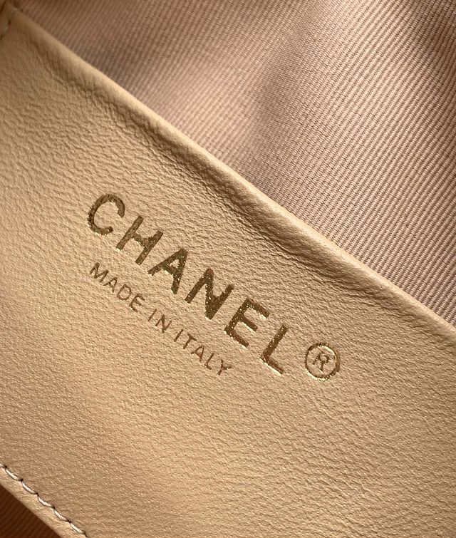 CC original grained calfskin clutch with chain AP4515 beige