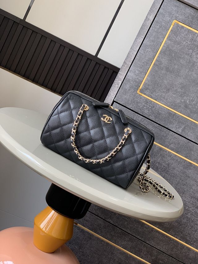 CC original grained calfskin clutch with chain AP4515 black