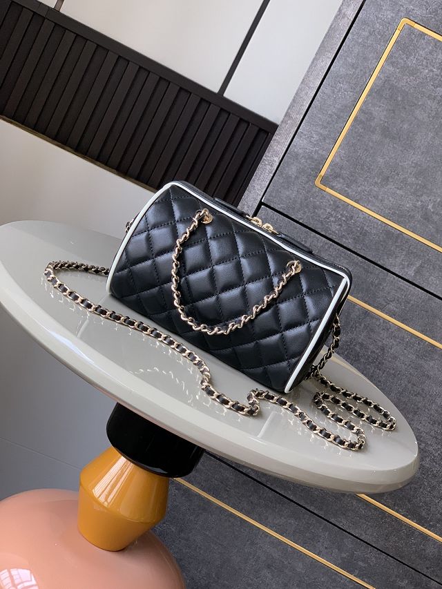 CC original lambskin clutch with chain AP4515 black&white