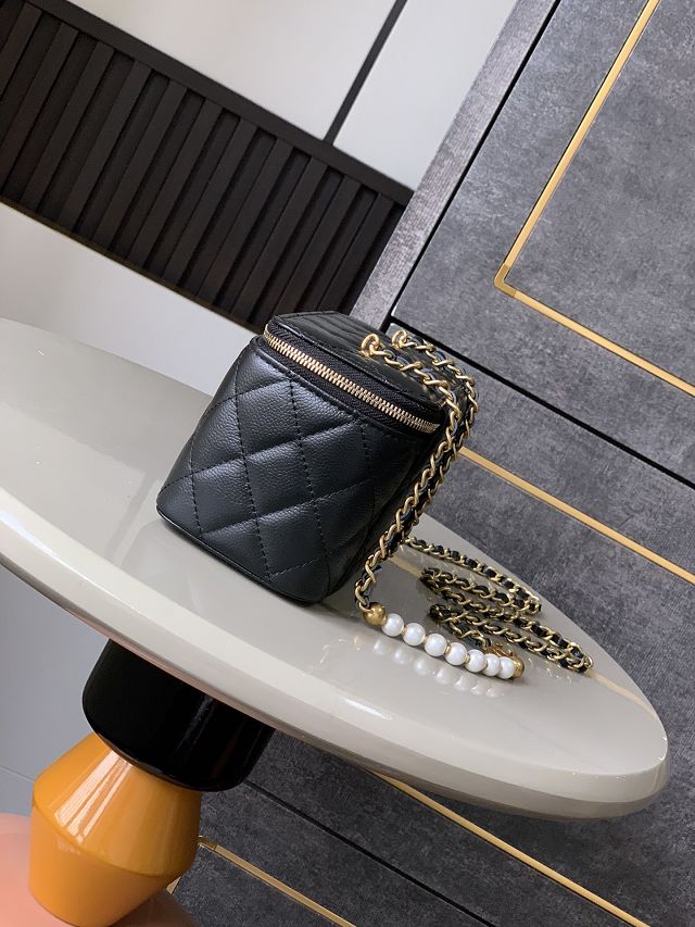 CC original grained calfskin vanity with chain AP4582 black