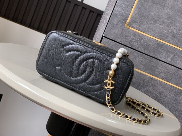 CC original grained calfskin vanity with chain AP4582 black