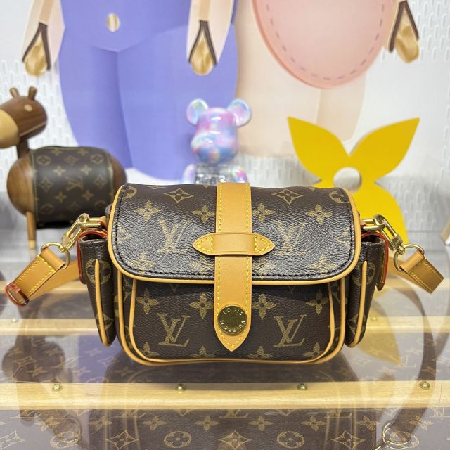 Louis vuitton monogram canvas cargo wearable wallet M14742