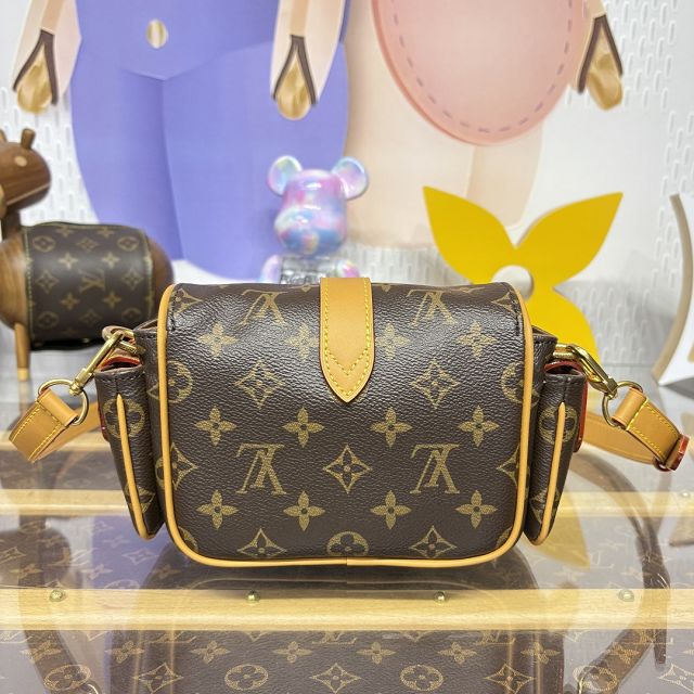 Louis vuitton monogram canvas cargo wearable wallet M14742