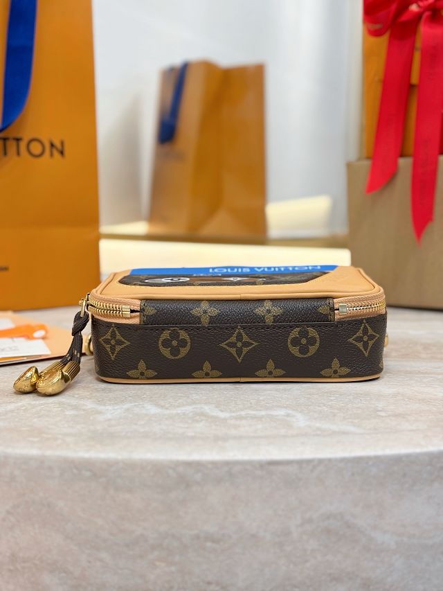 Louis vuitton original monogram canvas baladeur wearable wallet M14062