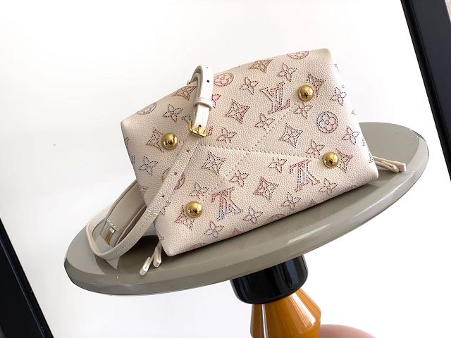 Louis vuitton original mahina leather bella bucket bag M15114 cream