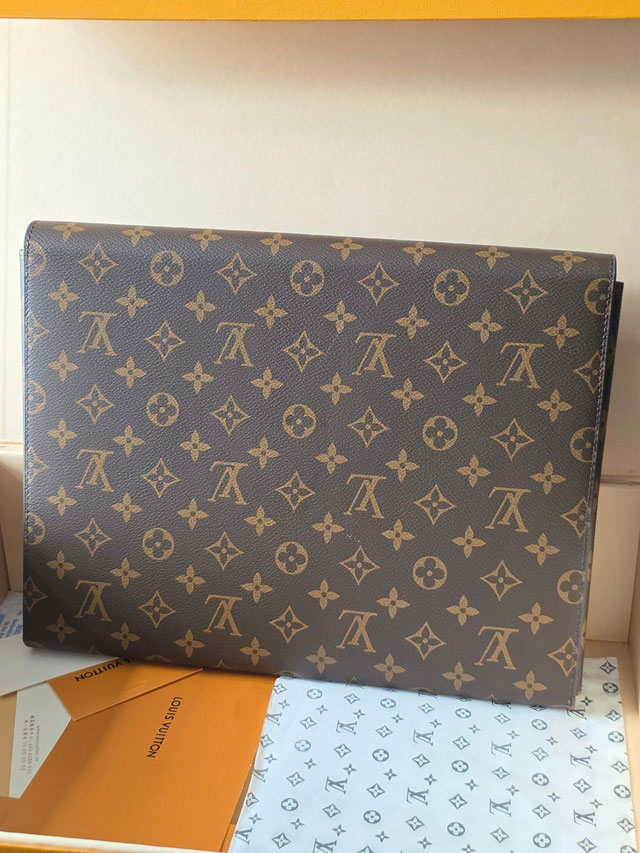 Louis vuitton monogram canvas mark folder GI0721