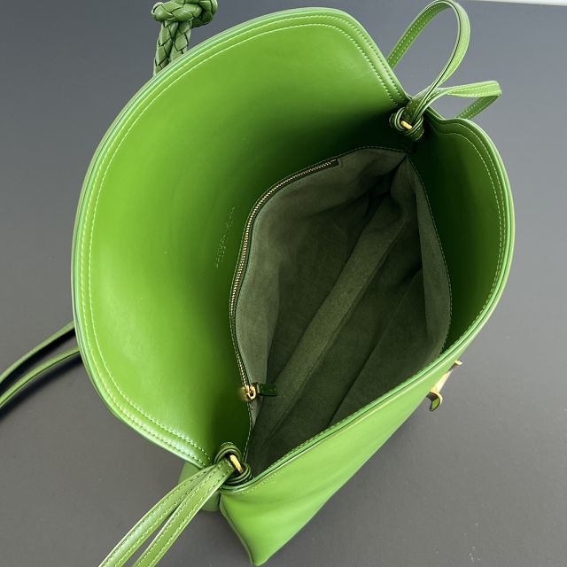 BV original calfskin medium liberta bag 806034 green