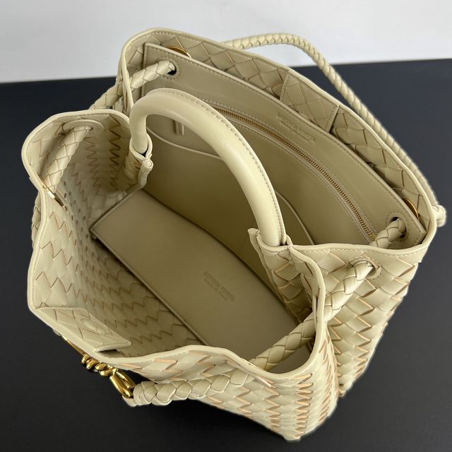 BV original lambskin small andiamo 743568 cream