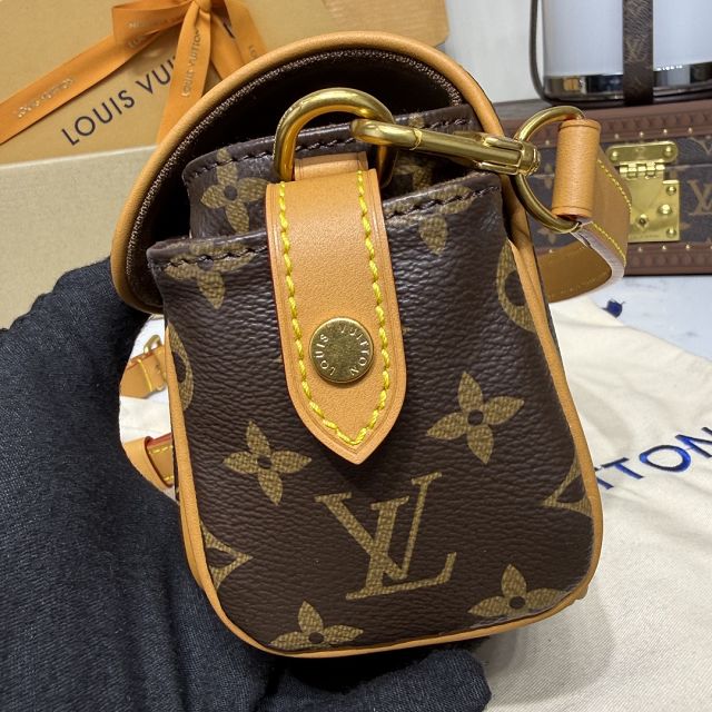 Louis vuitton original monogram canvas cargo wearable wallet M14742