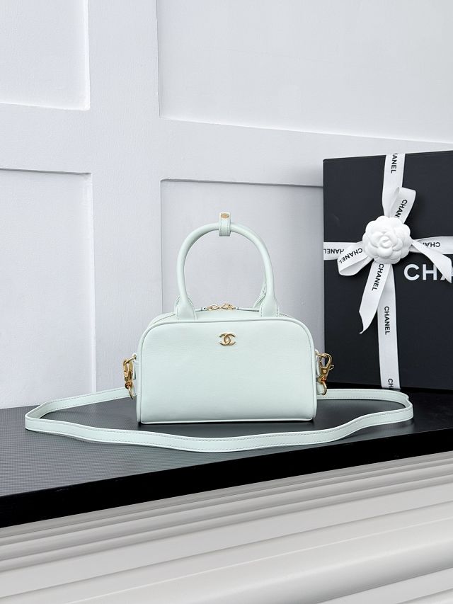 CC calfskin clutch with strap AP5528 light green