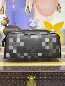 Louis vuitton original damier canvas dopp kit toilet pouch M15109